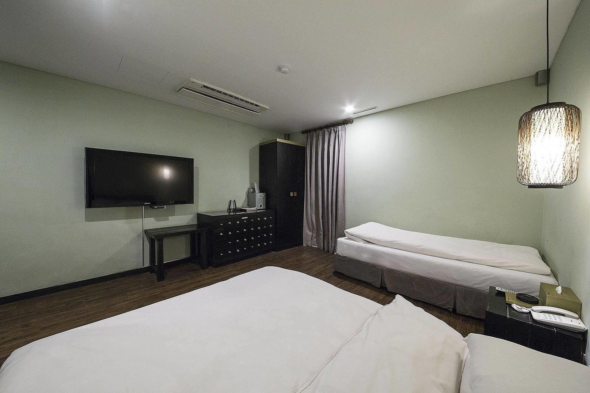 Mate Hotel Seoul Gimpo Экстерьер фото