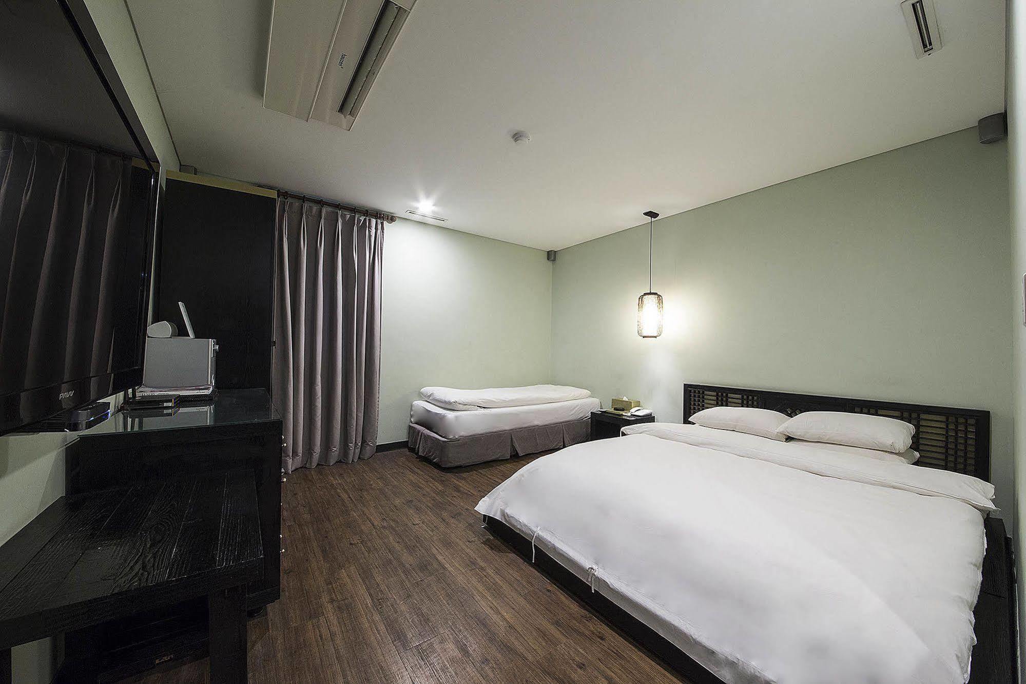 Mate Hotel Seoul Gimpo Экстерьер фото